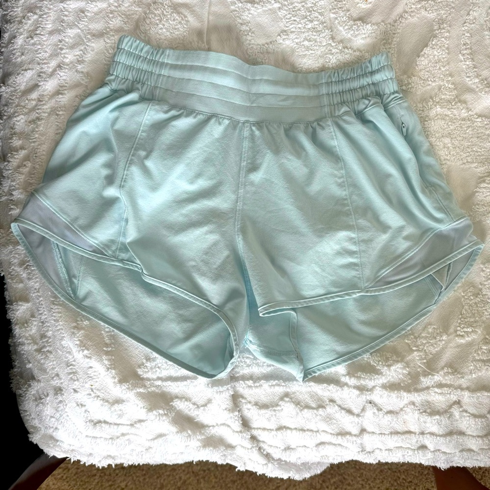 Lululemon Hotty Hot High Rise 2.5” Lined Short Powder Blue size 6